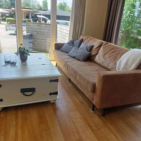 Ruim Familie Chalet Tot 4 Personen Op De Veluwe Bungalowpark De Kern プッテン エクステリア 写真
