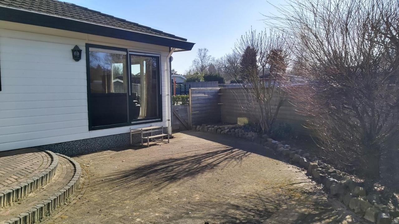 Ruim Familie Chalet Tot 4 Personen Op De Veluwe Bungalowpark De Kern プッテン エクステリア 写真