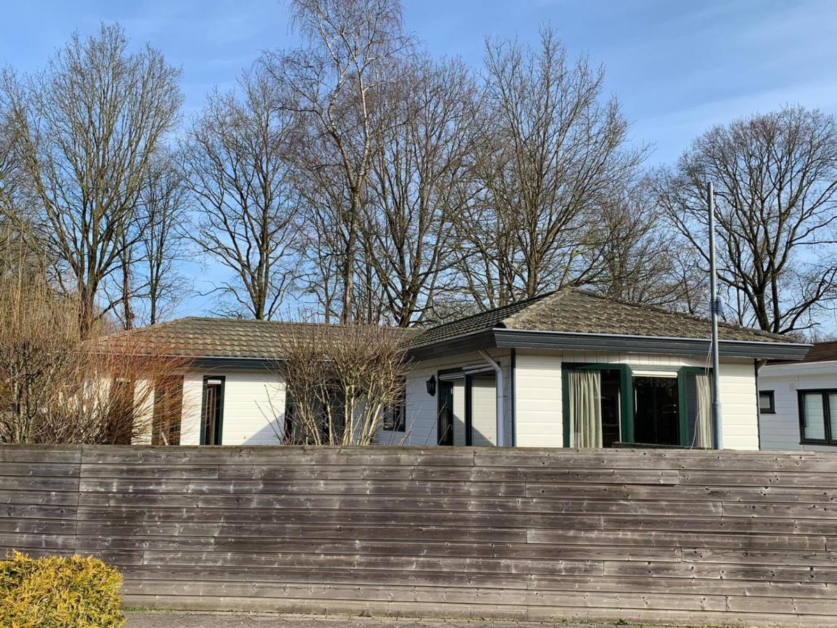 Ruim Familie Chalet Tot 4 Personen Op De Veluwe Bungalowpark De Kern プッテン エクステリア 写真