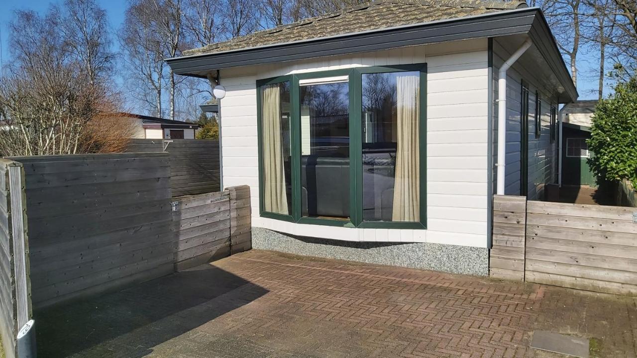 Ruim Familie Chalet Tot 4 Personen Op De Veluwe Bungalowpark De Kern プッテン エクステリア 写真