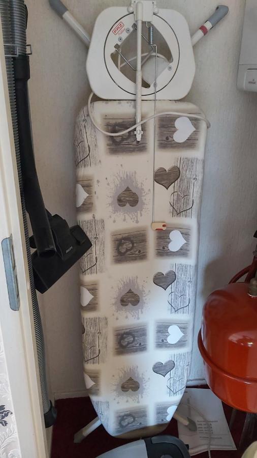 Ruim Familie Chalet Tot 4 Personen Op De Veluwe Bungalowpark De Kern プッテン エクステリア 写真