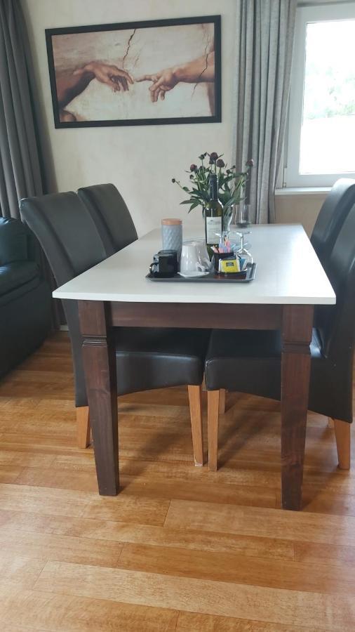 Ruim Familie Chalet Tot 4 Personen Op De Veluwe Bungalowpark De Kern プッテン エクステリア 写真