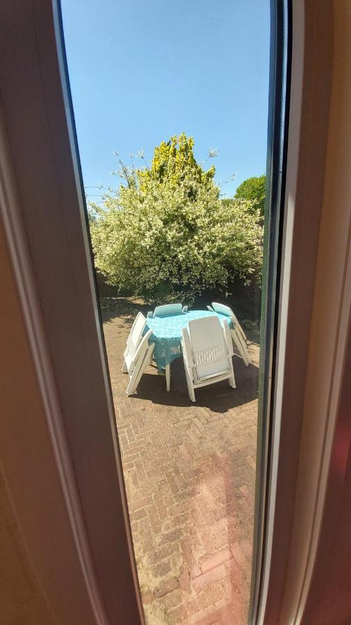 Ruim Familie Chalet Tot 4 Personen Op De Veluwe Bungalowpark De Kern プッテン エクステリア 写真