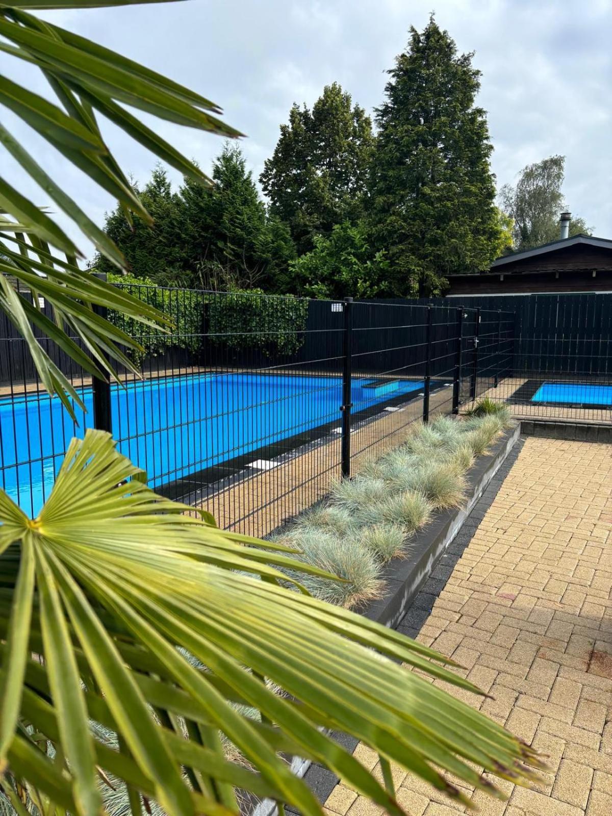 Ruim Familie Chalet Tot 4 Personen Op De Veluwe Bungalowpark De Kern プッテン エクステリア 写真