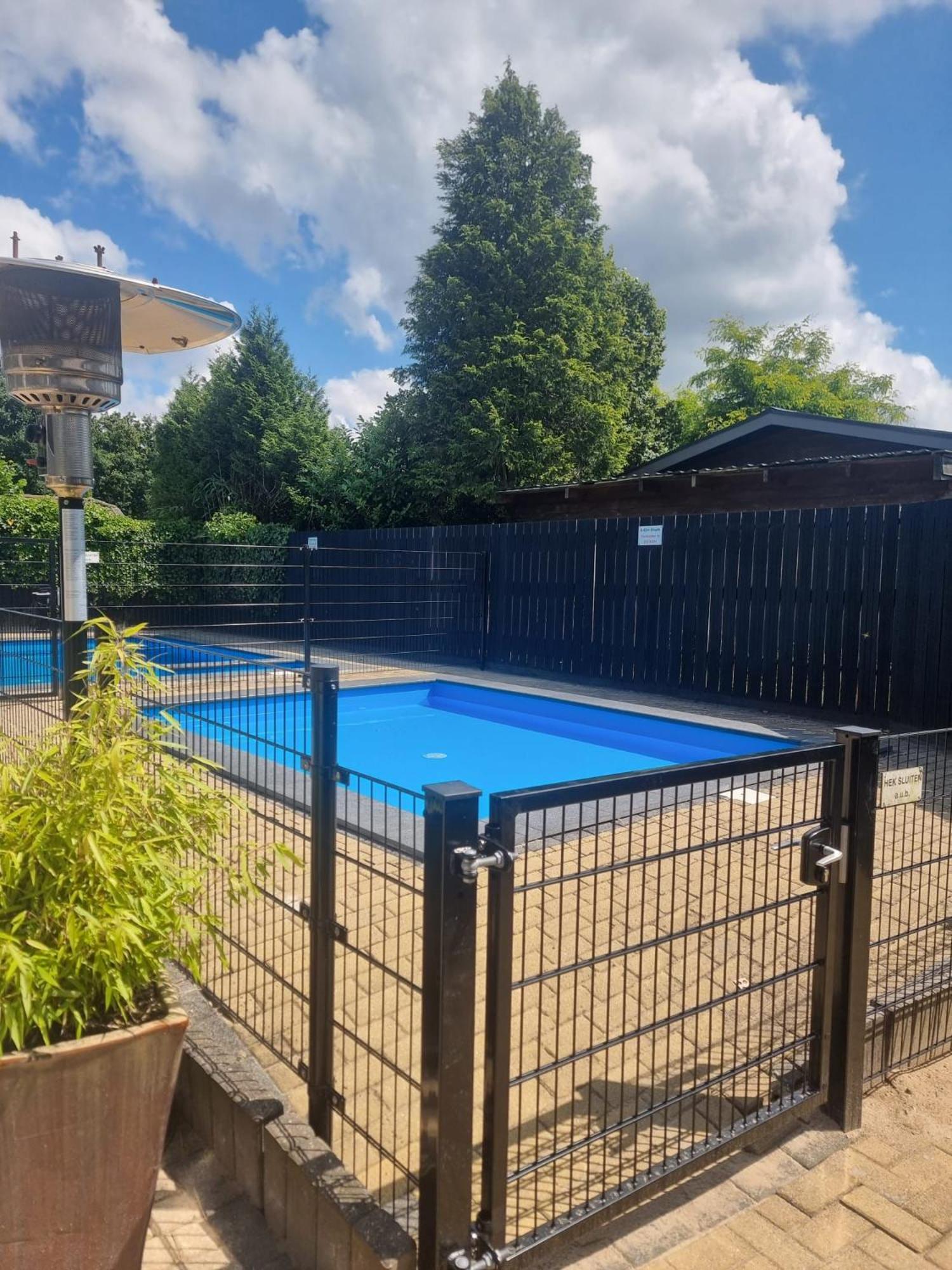 Ruim Familie Chalet Tot 4 Personen Op De Veluwe Bungalowpark De Kern プッテン エクステリア 写真