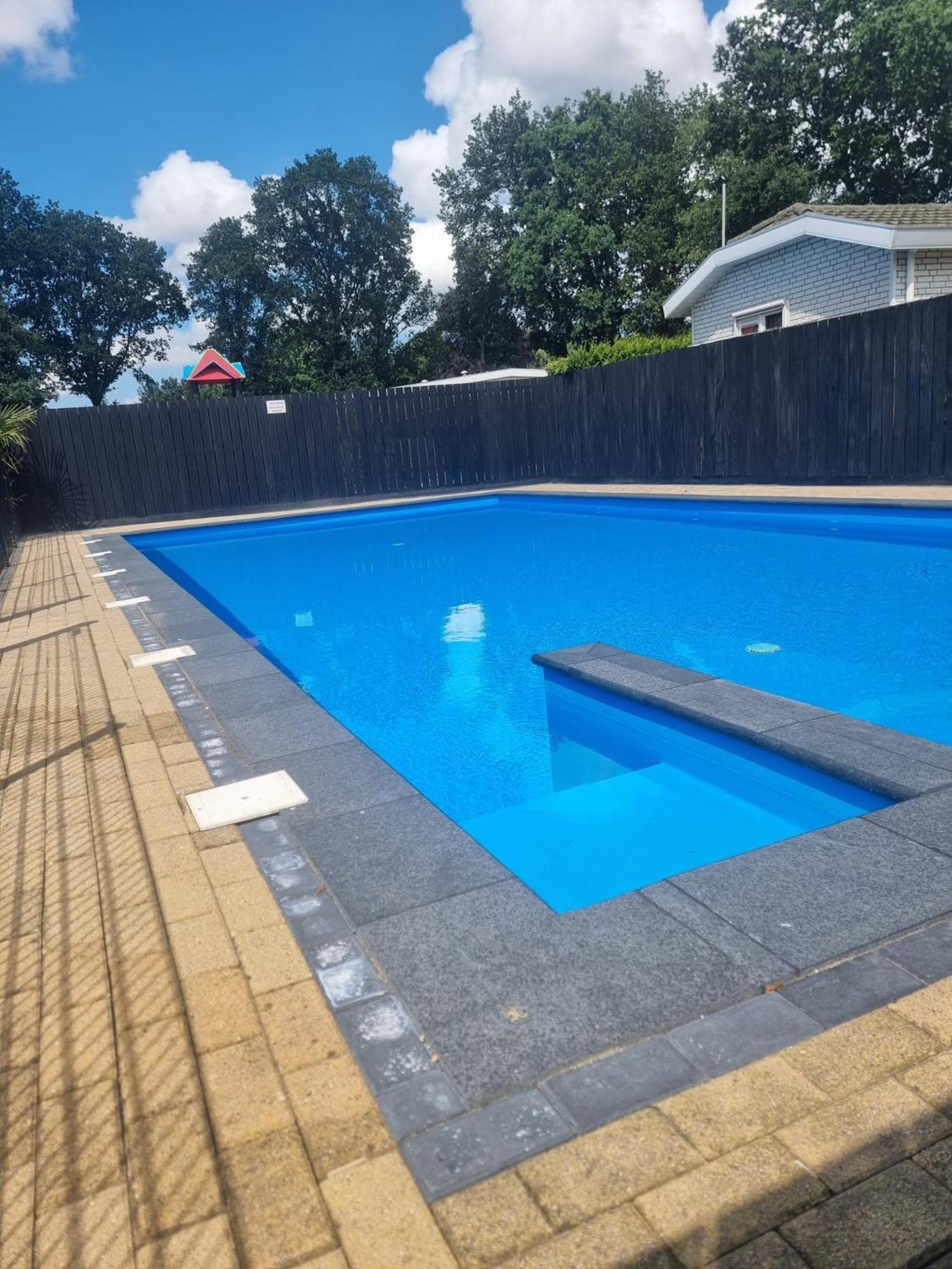 Ruim Familie Chalet Tot 4 Personen Op De Veluwe Bungalowpark De Kern プッテン エクステリア 写真